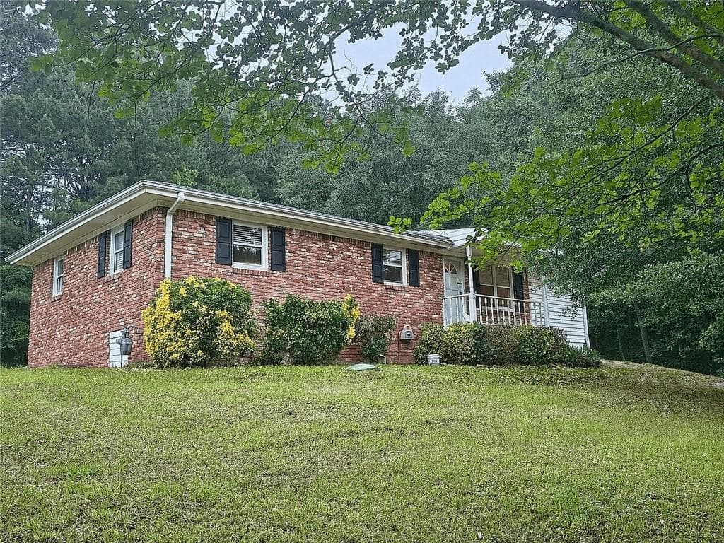 3 bedroom, 2 bathroom, 1,649 sq ft single family residence for rent at 6271 Mountain Court, Mableton, GA 30126 for $1,950 a month — photo 1 of 13