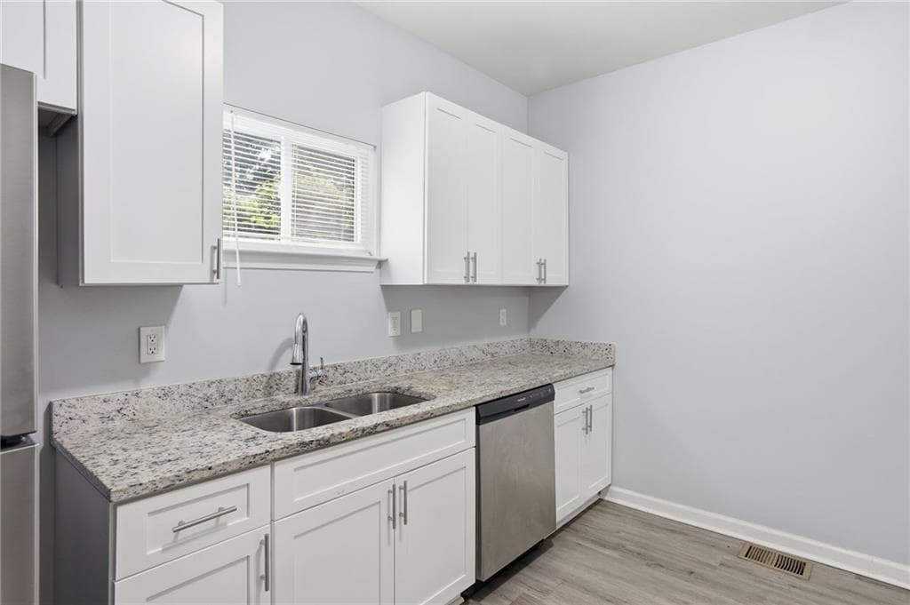 4 bedroom, 3 bathroom, 2,000 sq ft single family residence for sale at 820 Magna Carta Drive, Atlanta, GA 30318 — photo 10
