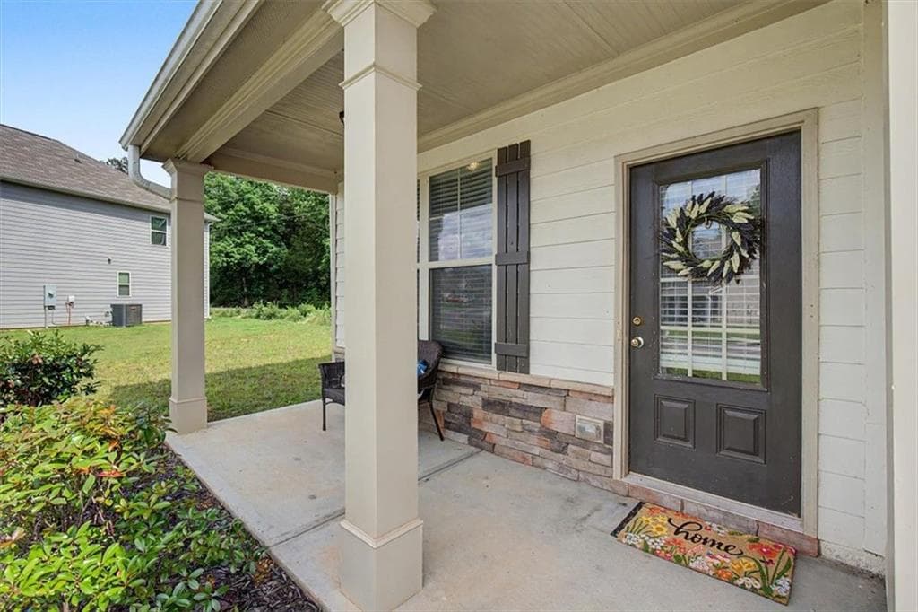 4 bedroom, 3 bathroom, 2,269 sq ft single family residence for sale at 212 Mcginnis Circle, Calhoun, GA 30701 — photo 3