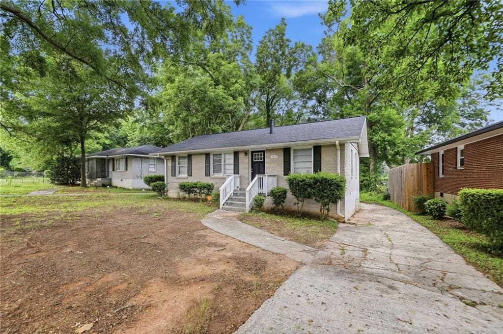 3 bedroom, 1 bathroom, 988 sq ft single family residence for sale at 1619 Columbia Drive, Decatur, GA 30032 — photo 3
