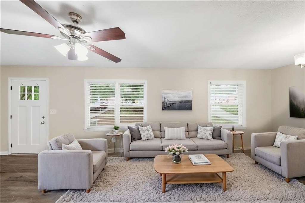 3 bedroom, 1 bathroom, 988 sq ft single family residence for sale at 1619 Columbia Drive, Decatur, GA 30032 — photo 4