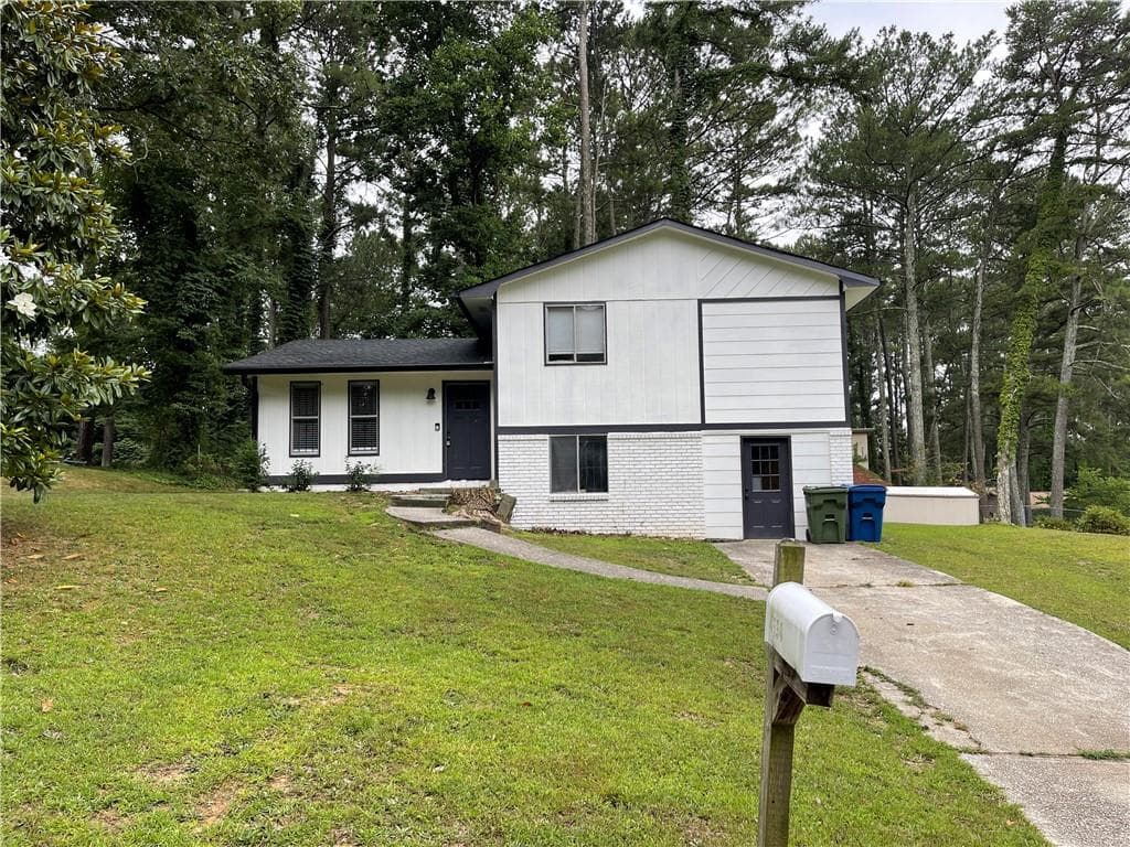 4 bedroom, 1 bathroom, 1,500 sq ft single family residence for rent at 4554 Doral Drive, Atlanta, GA 30331 for $1,550 a month — photo 1 of 22