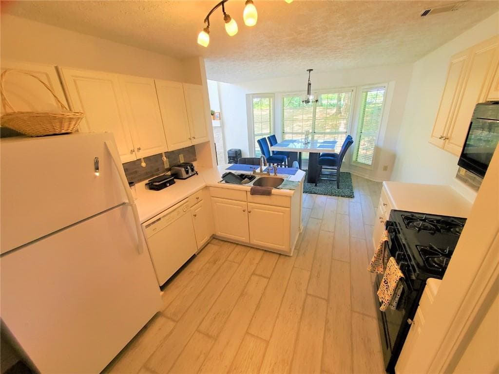 3 bedroom, 3 bathroom, 1,256 sq ft single family residence for sale at 2990 Barnwood Crossing, Duluth, GA 30097 — photo 7