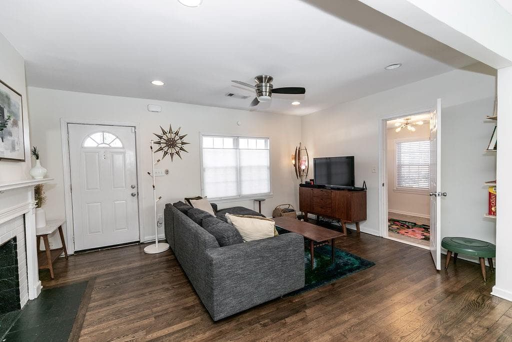 2 bedroom, 1 bathroom, 1,075 sq ft single family residence for rent at 518 Erin Avenue, Atlanta, GA 30310 for $2,500 a month — photo 4