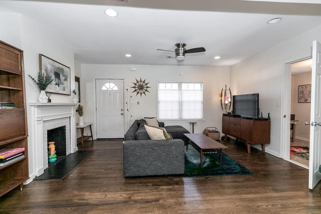 2 bedroom, 1 bathroom, 1,075 sq ft single family residence for rent at 518 Erin Avenue, Atlanta, GA 30310 for $2,500 a month — photo 5