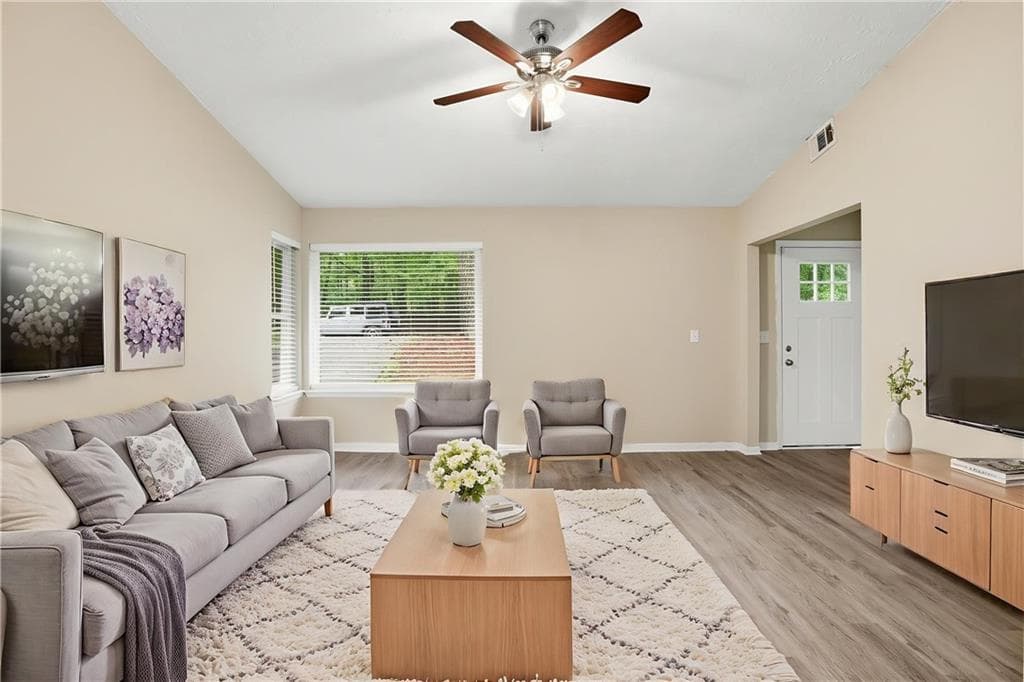 5 bedroom, 3 bathroom, 1,288 sq ft single family residence under contract at 580 Wilson Mill Road, Atlanta, GA 30331 — photo 2