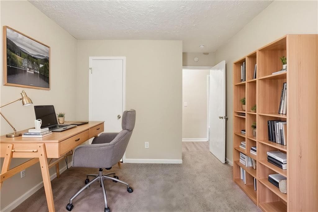 5 bedroom, 3 bathroom, 1,288 sq ft single family residence under contract at 580 Wilson Mill Road, Atlanta, GA 30331 — photo 4