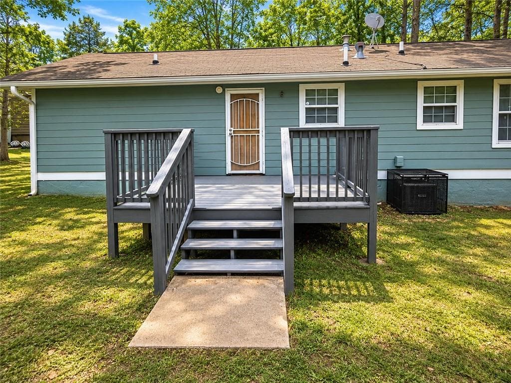 3 bedroom, 2 bathroom, 1,050 sq ft single family residence under contract at 1929 Wee Kirk Road, Atlanta, GA 30316 — photo 2