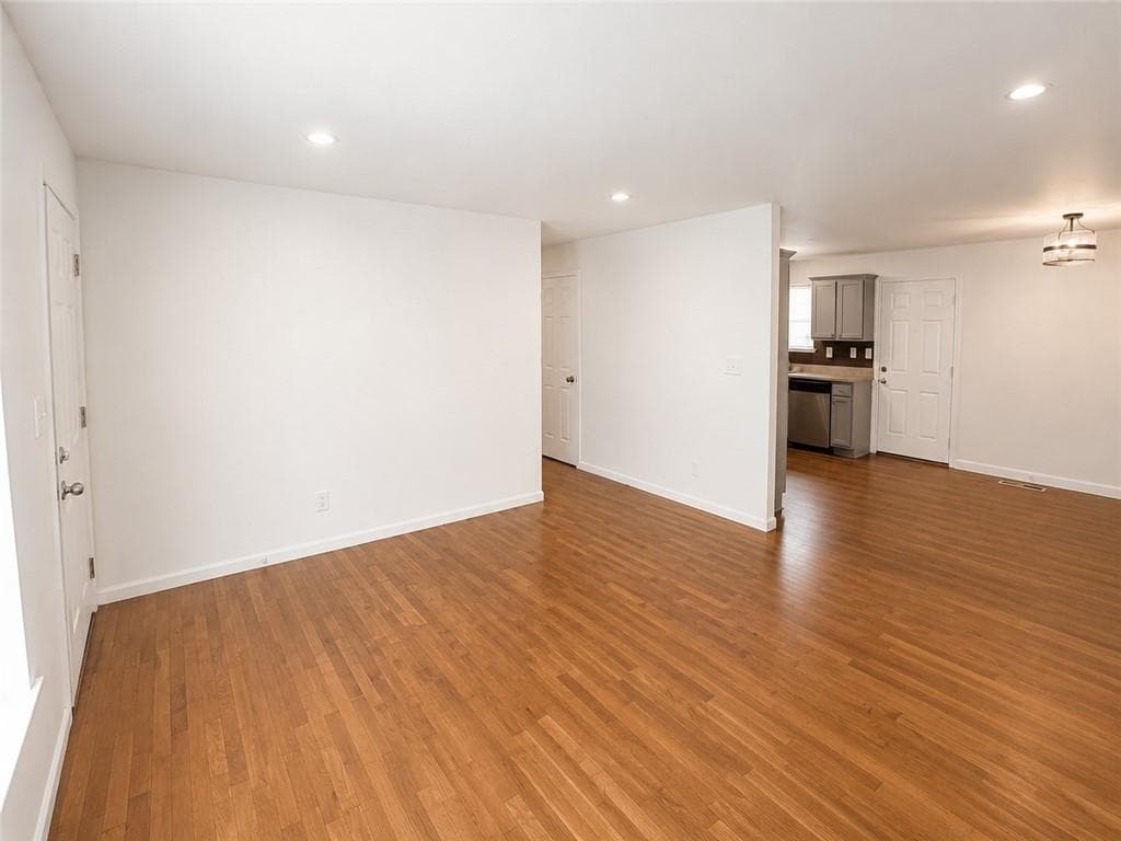 3 bedroom, 2 bathroom, 1,050 sq ft single family residence under contract at 1929 Wee Kirk Road, Atlanta, GA 30316 — photo 5