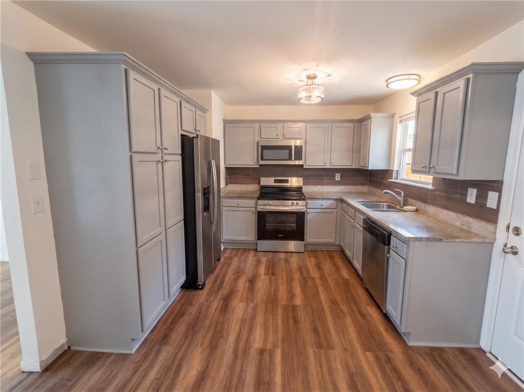 3 bedroom, 2 bathroom, 1,050 sq ft single family residence under contract at 1929 Wee Kirk Road, Atlanta, GA 30316 — photo 6