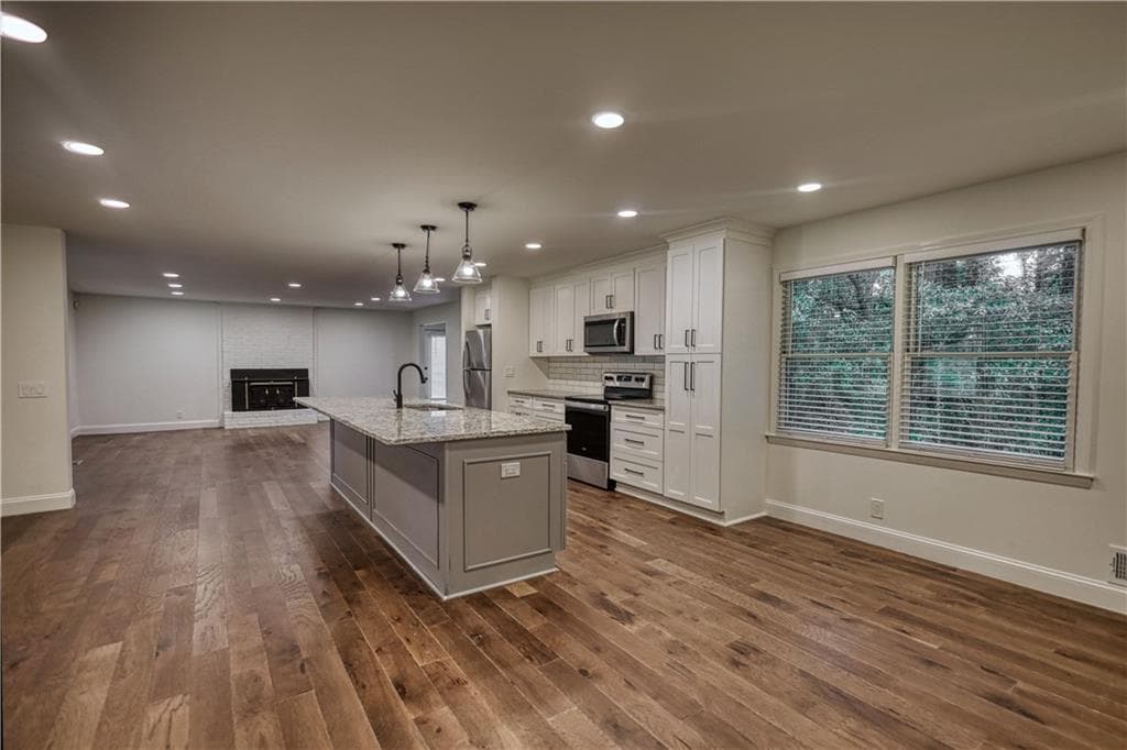 4 bedroom, 3 bathroom, 2,164 sq ft single family residence for sale at 403 Greenwood Drive, Monroe, GA 30655 — photo 3
