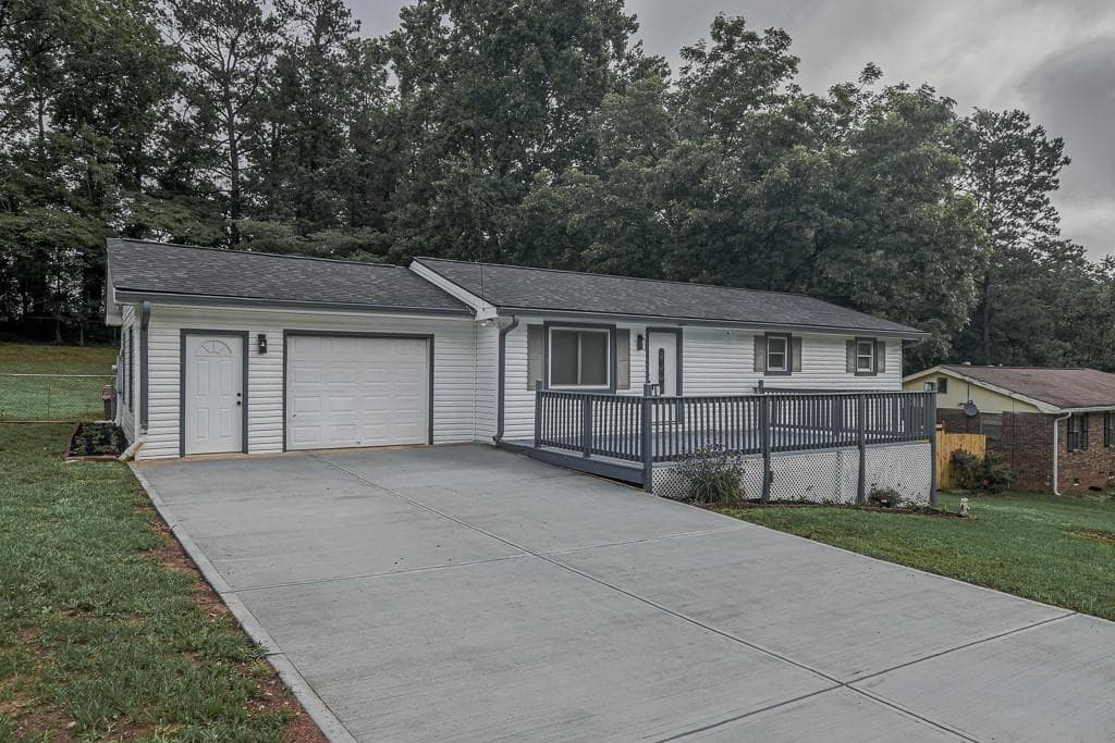 4 bedroom, 3 bathroom, 2,112 sq ft single family residence for sale at 3313 Stoneybrook Drive, Douglasville, GA 30134 — photo 2