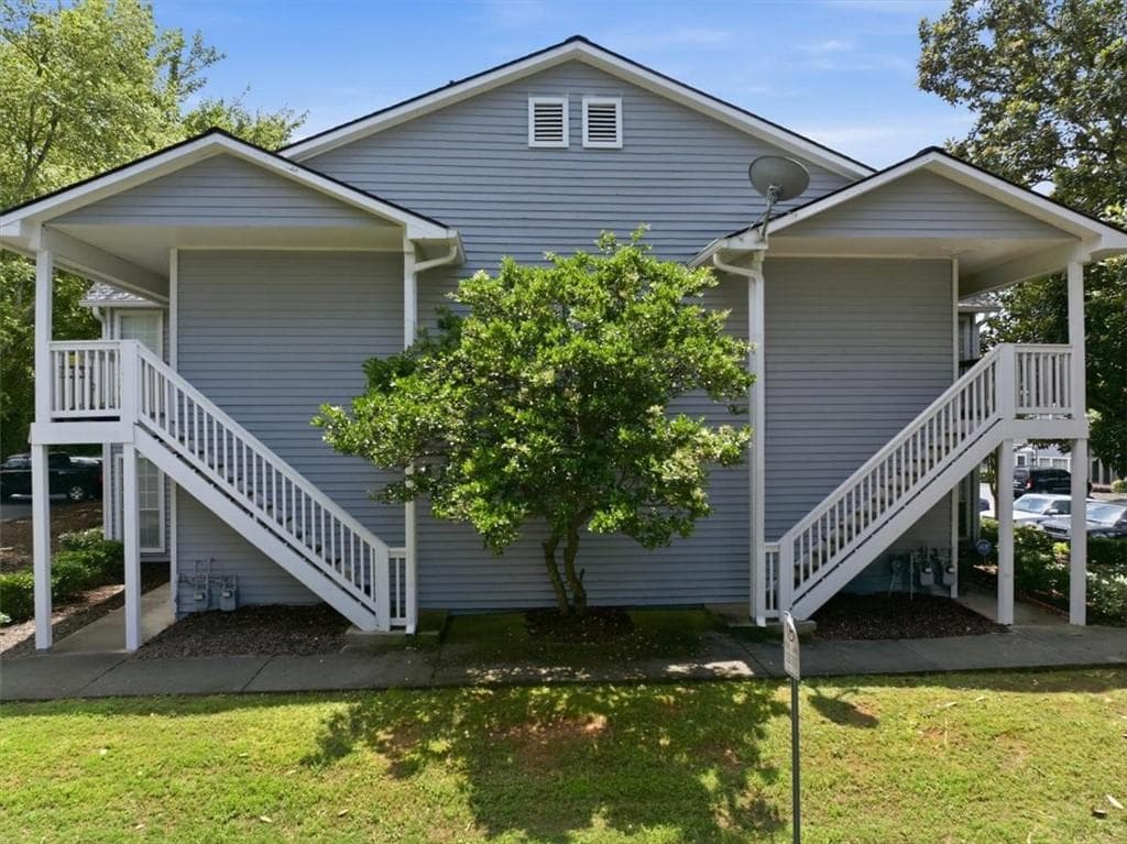 2 bedroom, 2 bathroom, 1,244 sq ft condominium for sale at 704 Olde Mill Lane, Norcross, GA 30093 — photo 2