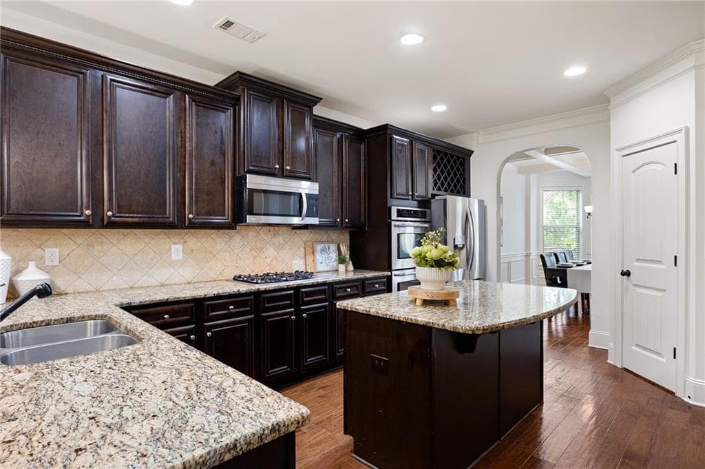 7 bedroom, 5 bathroom, 4,512 sq ft single family residence for sale at 459 Fairway Drive, Acworth, GA 30101 — photo 3