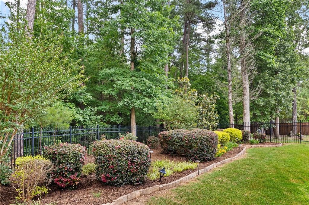 7 bedroom, 5 bathroom, 4,512 sq ft single family residence for sale at 459 Fairway Drive, Acworth, GA 30101 — photo 4