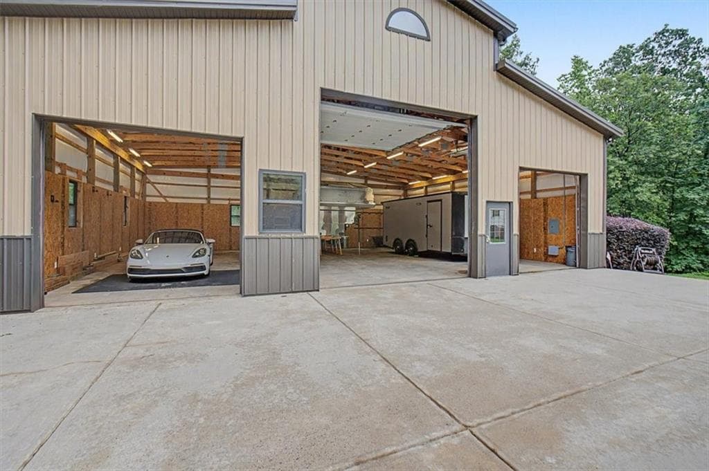 5 bedroom, 7 bathroom, 7,138 sq ft single family residence under contract at 410 Wild Hill Road, Woodstock, GA 30188 — photo 4