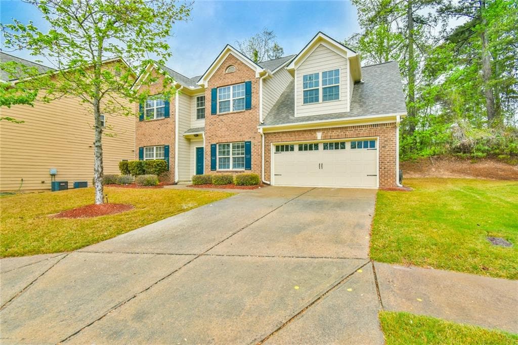 4 bedroom, 3 bathroom, 2,302 sq ft single family residence for sale at 3633 Fallen Oak Drive, Buford, GA 30519 — photo 2