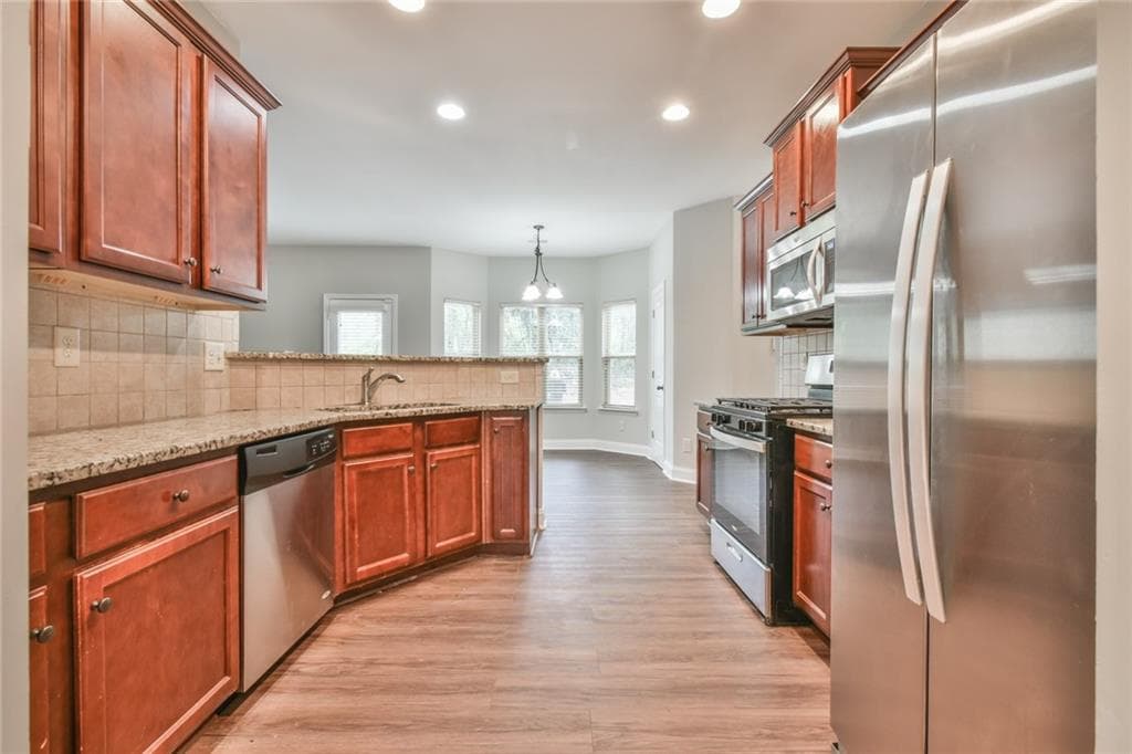 4 bedroom, 3 bathroom, 2,302 sq ft single family residence for sale at 3633 Fallen Oak Drive, Buford, GA 30519 — photo 8
