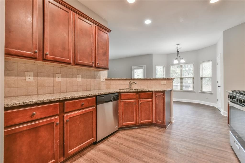 4 bedroom, 3 bathroom, 2,302 sq ft single family residence for sale at 3633 Fallen Oak Drive, Buford, GA 30519 — photo 9