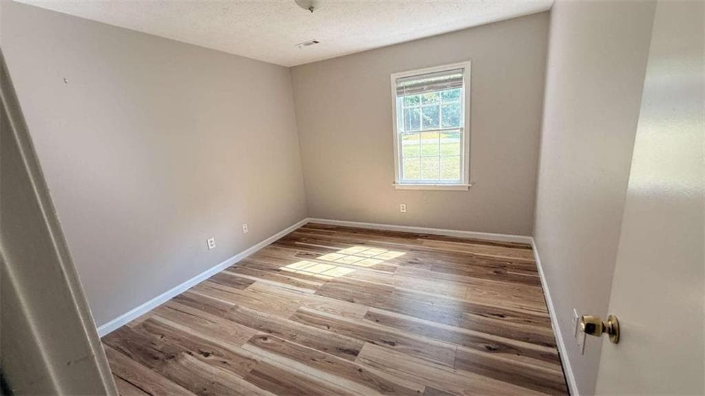 3 bedroom, 2 bathroom, 1,394 sq ft single family residence under contract at 55 Oak Crest Court, Covington, GA 30016 — photo 4