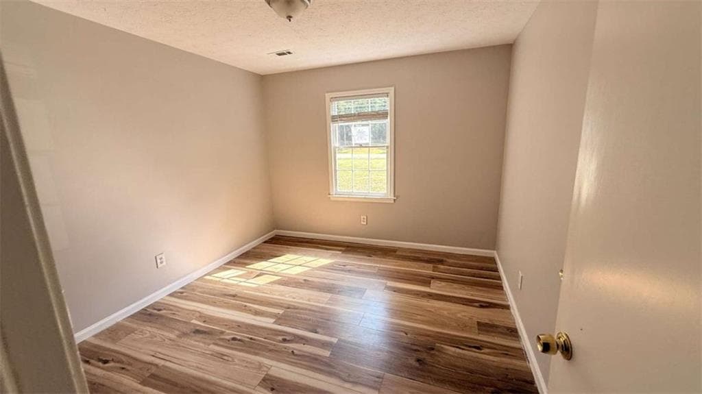 3 bedroom, 2 bathroom, 1,394 sq ft single family residence under contract at 55 Oak Crest Court, Covington, GA 30016 — photo 5