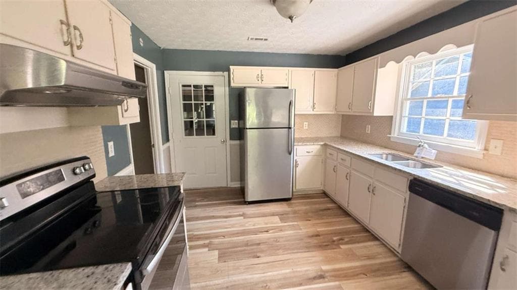3 bedroom, 2 bathroom, 1,394 sq ft single family residence under contract at 55 Oak Crest Court, Covington, GA 30016 — photo 8