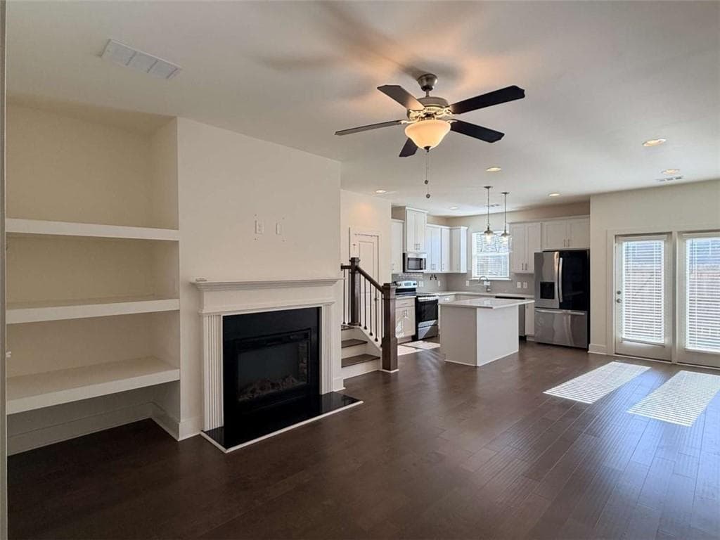 3 bedroom, 3 bathroom, 1,590 sq ft townhouse under contract at 1911 Plainsboro Drive, Stonecrest, GA 30058 — photo 2