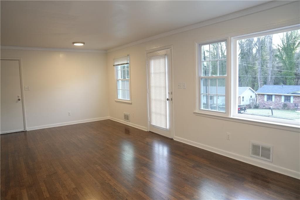 5 bedroom, 2 bathroom, 2,000 sq ft single family residence for rent at 1336 Willow Trail, Atlanta, GA 30311 for $2,500 a month — photo 4