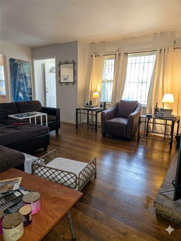3 bedroom, 3 bathroom, 1,123 sq ft single family residence for sale at 250 W Lake Avenue, Atlanta, GA 30314 — photo 2