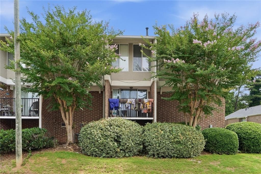 3 bedroom, 3 bathroom, 1,458 sq ft condominium for sale at 3301 Henderson Mill Road R1, Atlanta, GA 30341 — photo 2