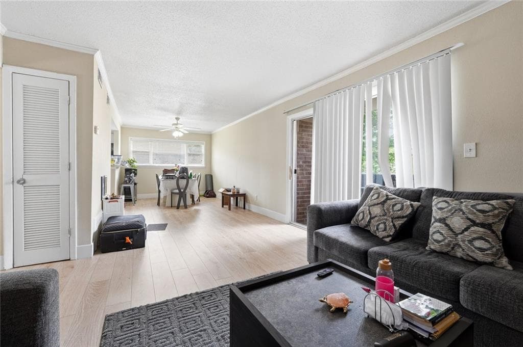 3 bedroom, 3 bathroom, 1,458 sq ft condominium for sale at 3301 Henderson Mill Road R1, Atlanta, GA 30341 — photo 6
