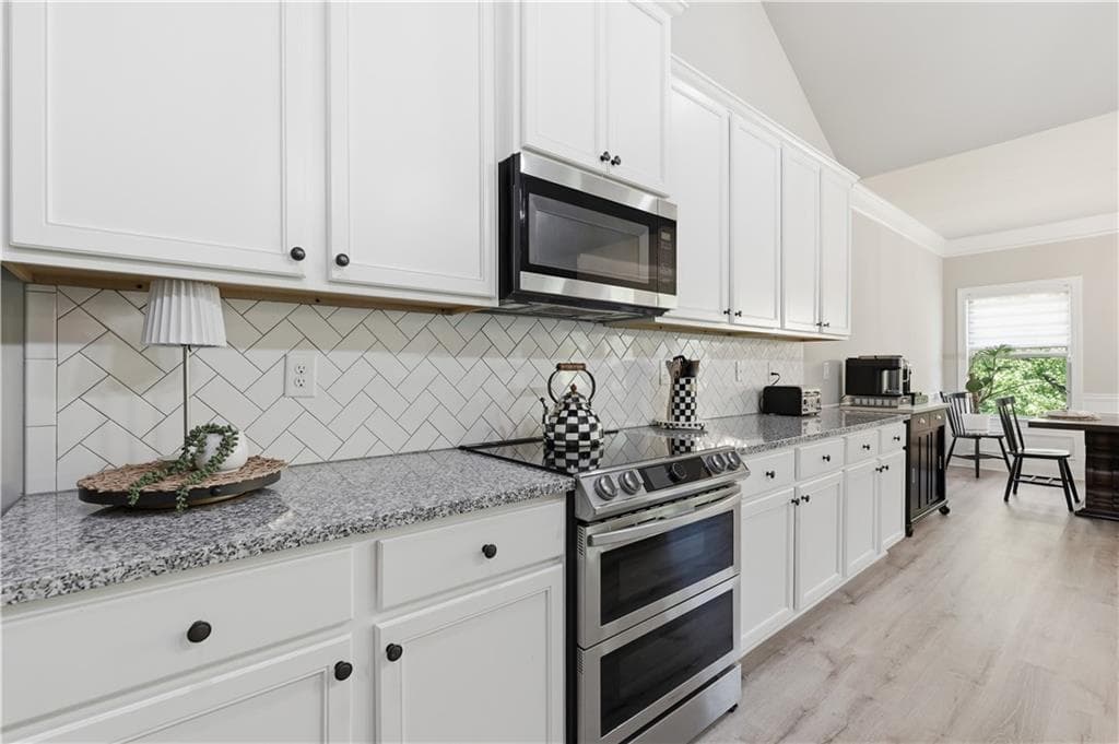 5 bedroom, 4 bathroom, 4,876 sq ft single family residence under contract at 281 Charlotte Drive, Hoschton, GA 30548 — photo 5