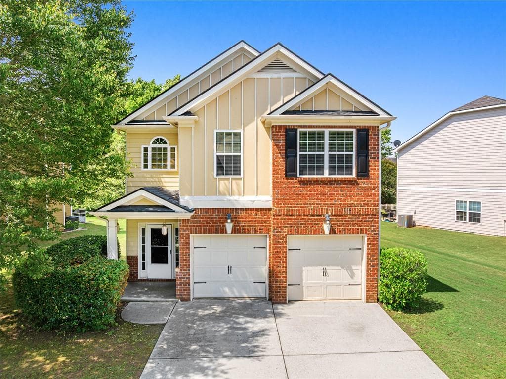 3 bedroom, 3 bathroom, 2,041 sq ft single family residence under contract at 6643 Silk Tree Pointe, Braselton, GA 30517