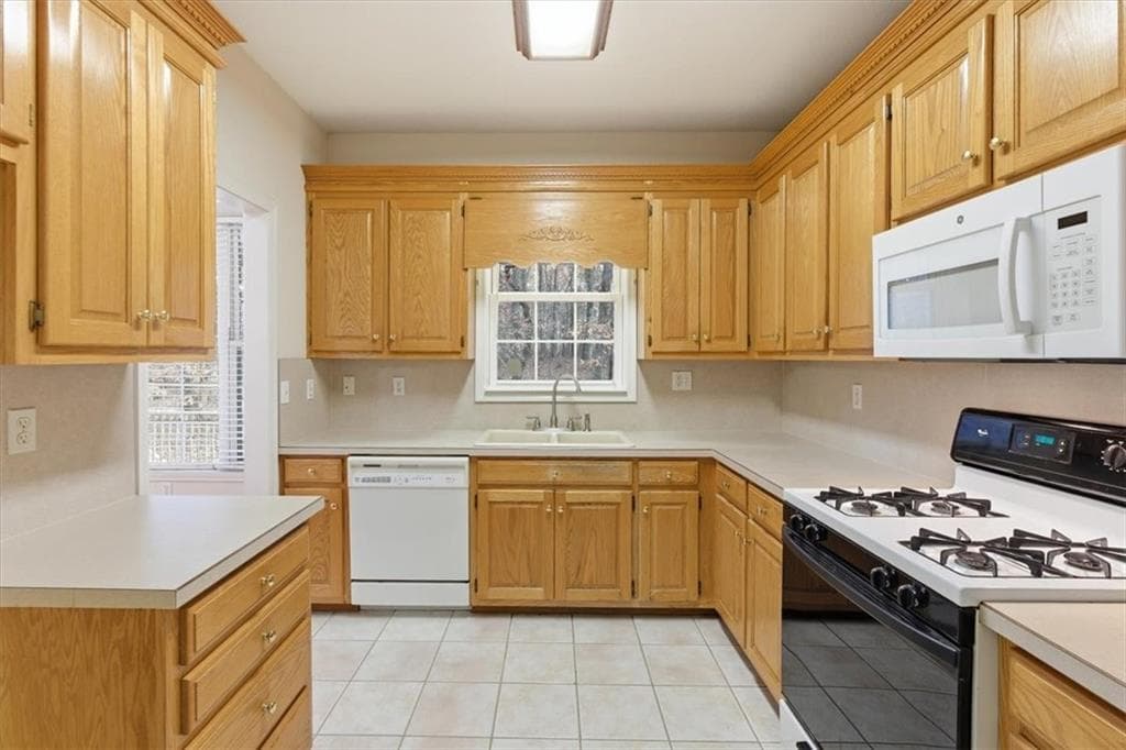 3 bedroom, 2 bathroom, 1,630 sq ft single family residence for sale at 875 Knox Bridge Highway, White, GA 30184 — photo 8