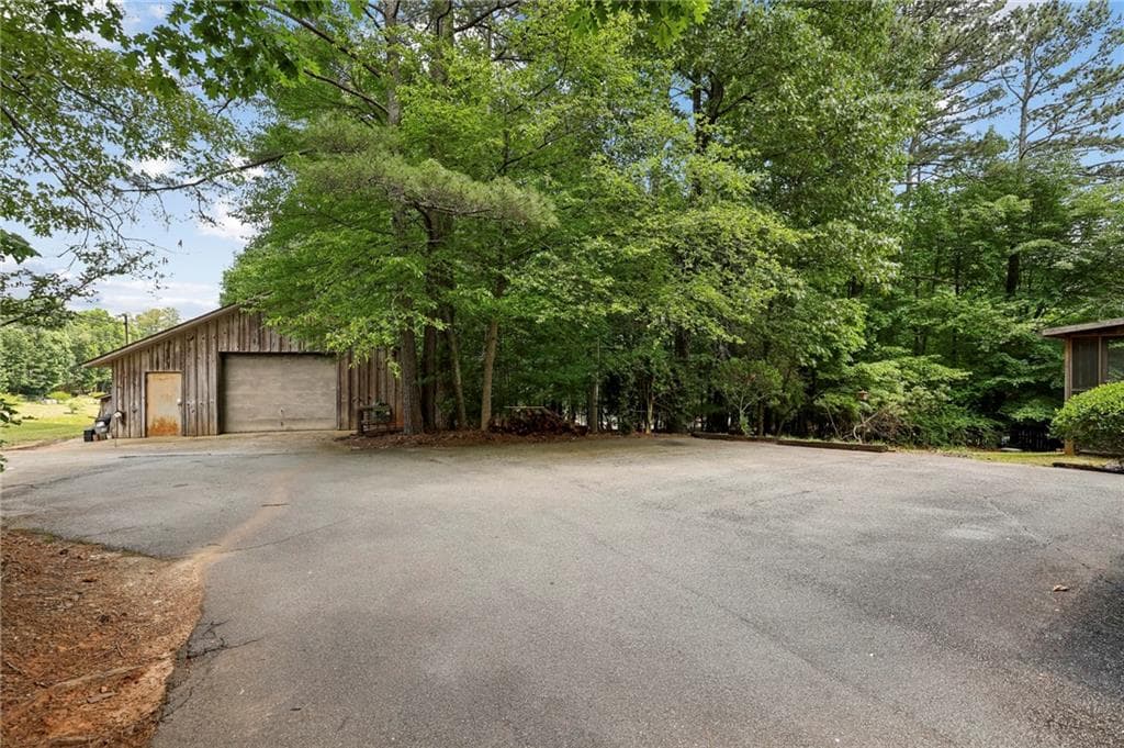 3 bedroom, 3 bathroom, 2,524 sq ft single family residence for sale at 5501 Tilly Mill Road, Atlanta, GA 30338 — photo 4