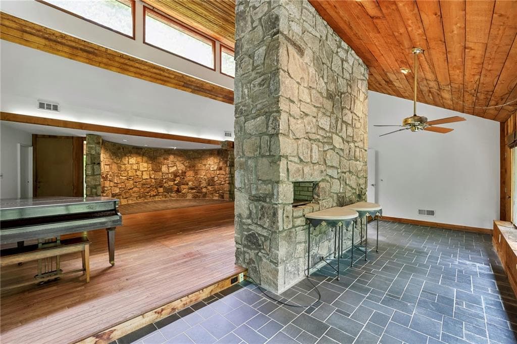 3 bedroom, 3 bathroom, 2,524 sq ft single family residence for sale at 5501 Tilly Mill Road, Atlanta, GA 30338 — photo 6