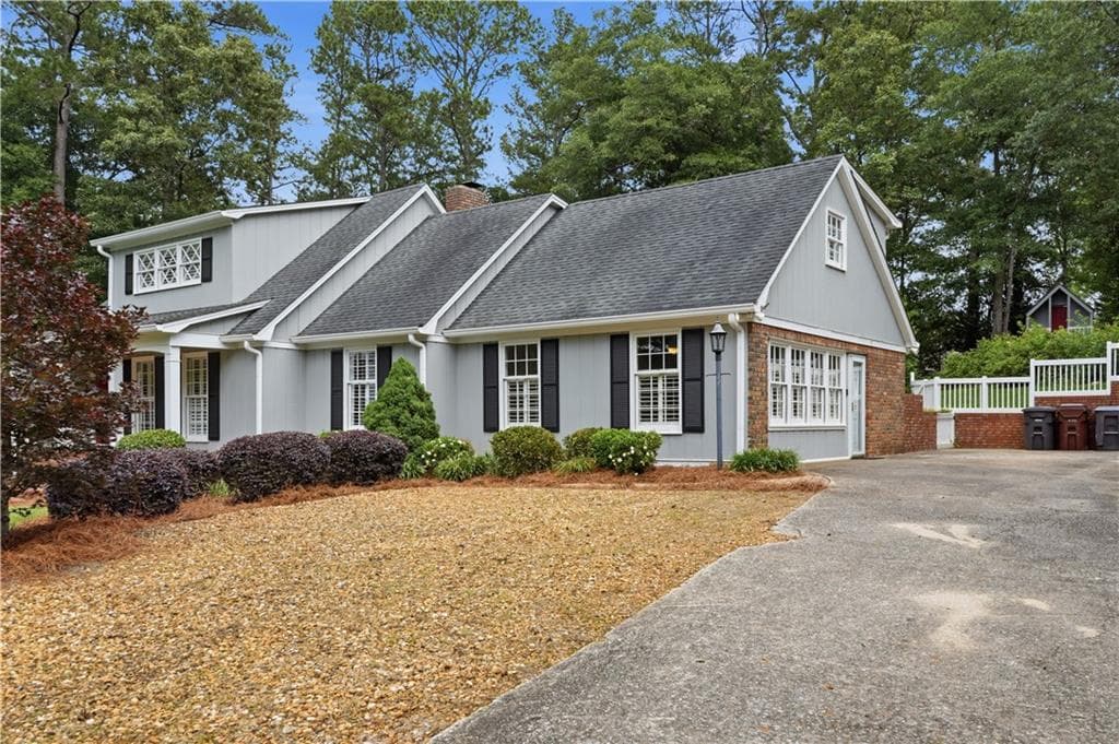 4 bedroom, 4 bathroom, 3,450 sq ft single family residence under contract at 2 Walnut Drive, Cartersville, GA 30120 — photo 3