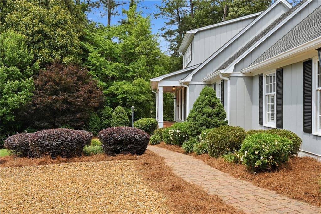 4 bedroom, 4 bathroom, 3,450 sq ft single family residence under contract at 2 Walnut Drive, Cartersville, GA 30120 — photo 8