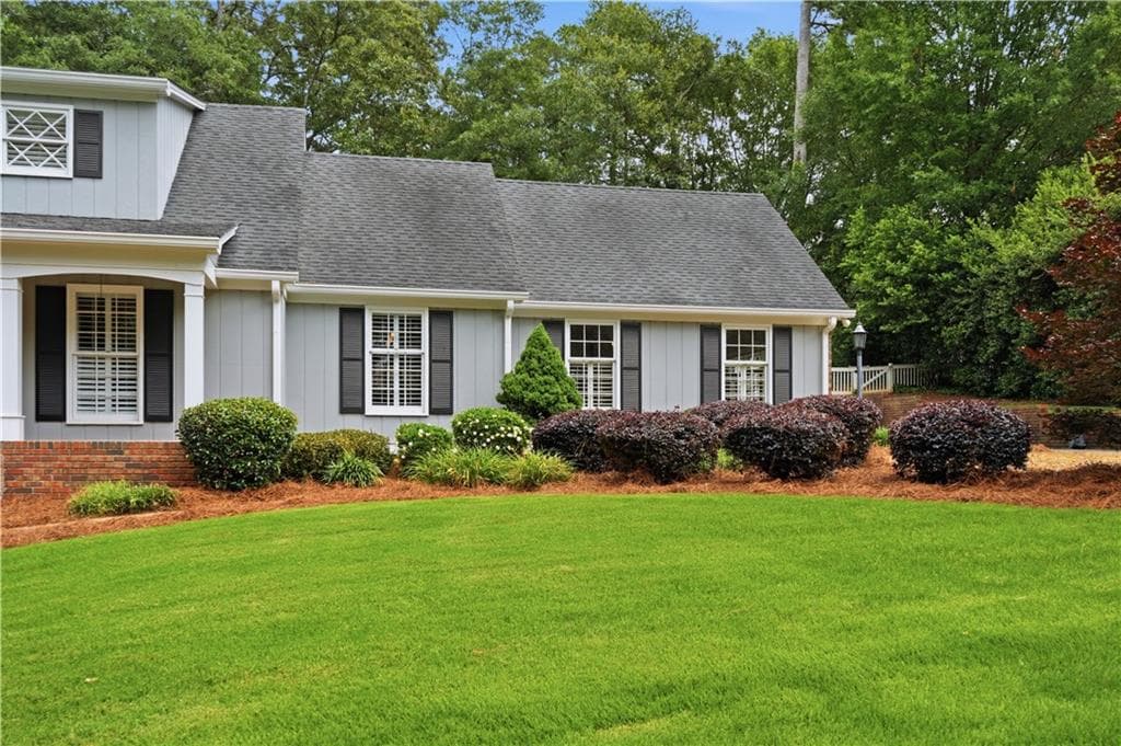 4 bedroom, 4 bathroom, 3,450 sq ft single family residence under contract at 2 Walnut Drive, Cartersville, GA 30120 — photo 5