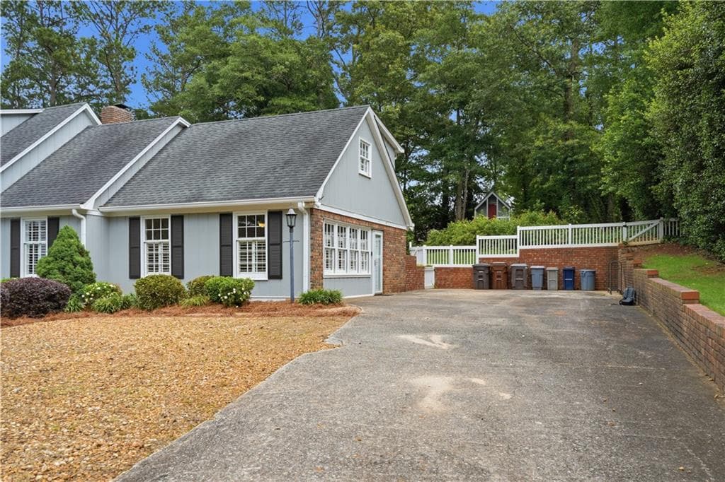 4 bedroom, 4 bathroom, 3,450 sq ft single family residence under contract at 2 Walnut Drive, Cartersville, GA 30120 — photo 6