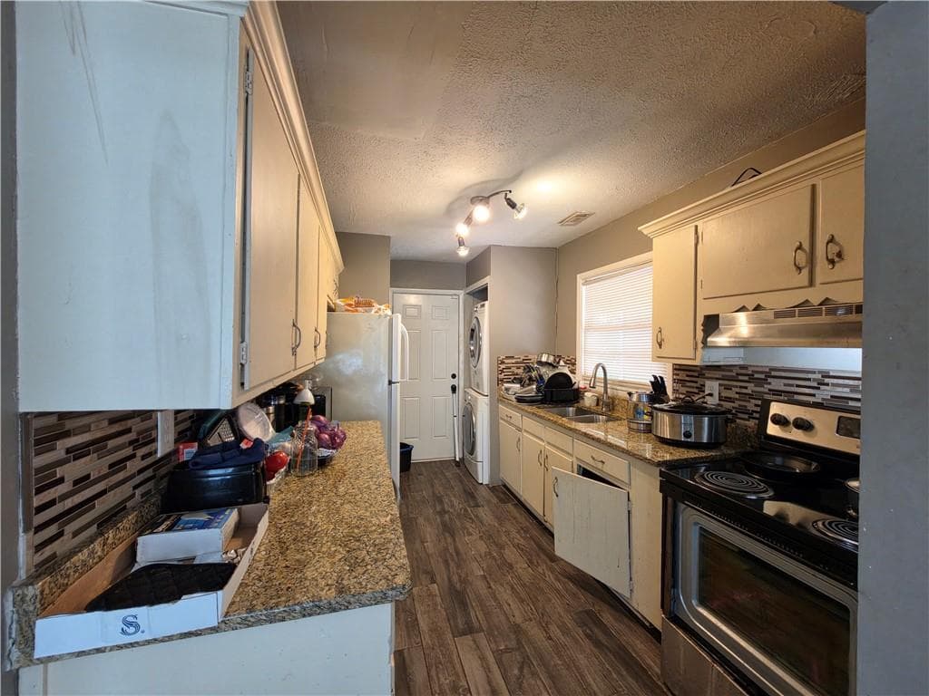 3 bedroom, 2 bathroom, 912 sq ft single family residence for sale at 846 Haven Street, Atlanta, GA 30315 — photo 2