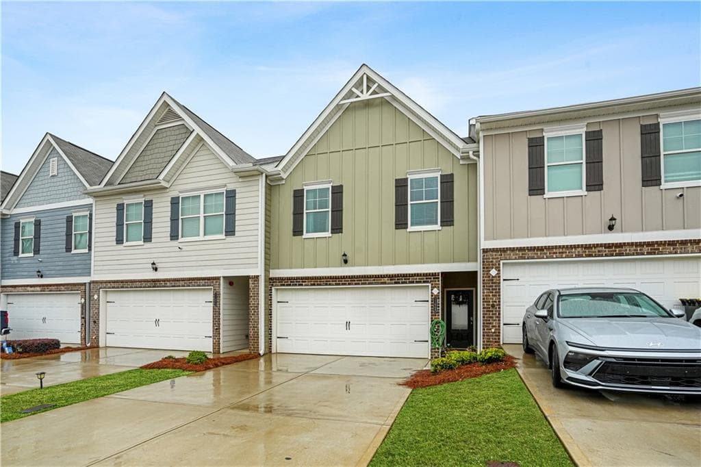 3 bedroom, 3 bathroom townhouse for rent at 11649 Mendenhall Court, Hampton, GA 30228 for $2,300 a month — photo 2