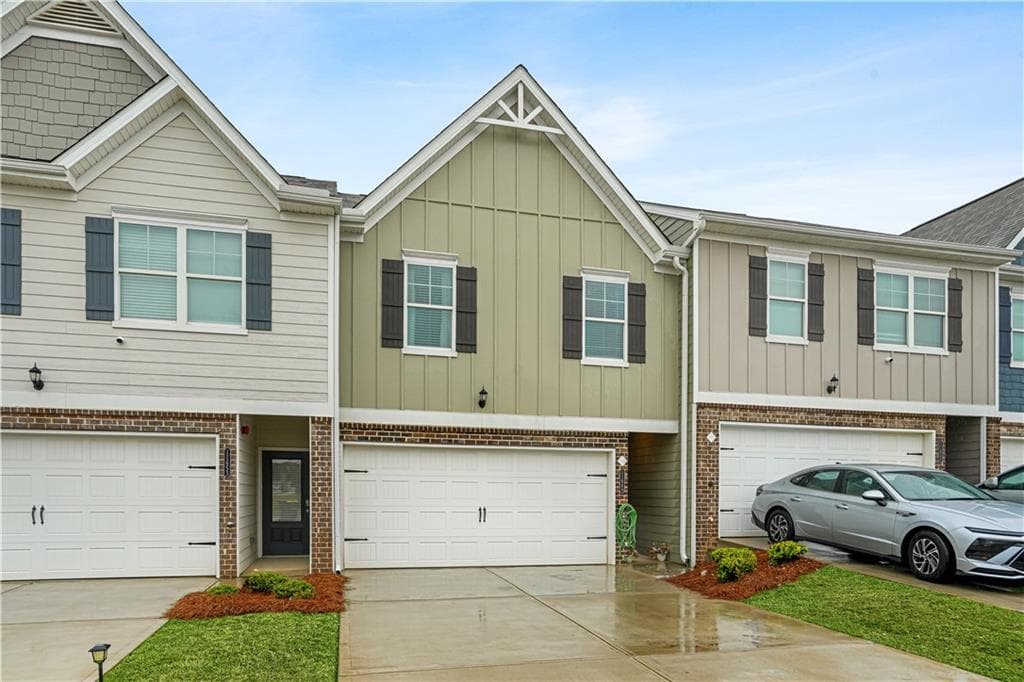 3 bedroom, 3 bathroom townhouse for rent at 11649 Mendenhall Court, Hampton, GA 30228 for $2,300 a month — photo 3
