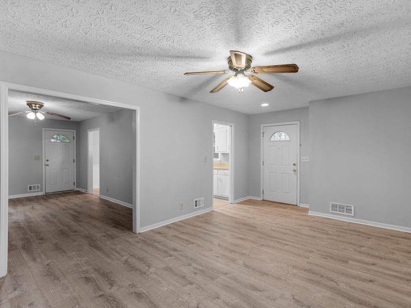 3 bedroom, 2 bathroom, 1,289 sq ft single family residence for sale at 260 Pinehurst Drive, Stockbridge, GA 30281 — photo 4