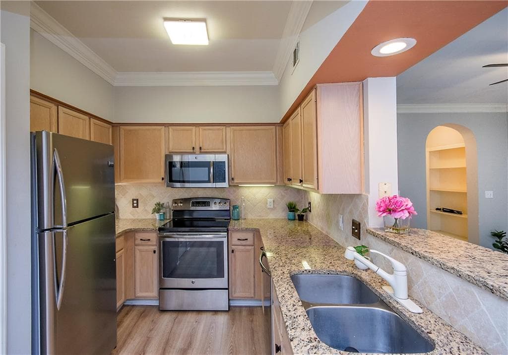 1 bedroom, 1 bathroom, 919 sq ft condominium for sale at 3777 Peachtree Road 1416, Brookhaven, GA 30319 — photo 3