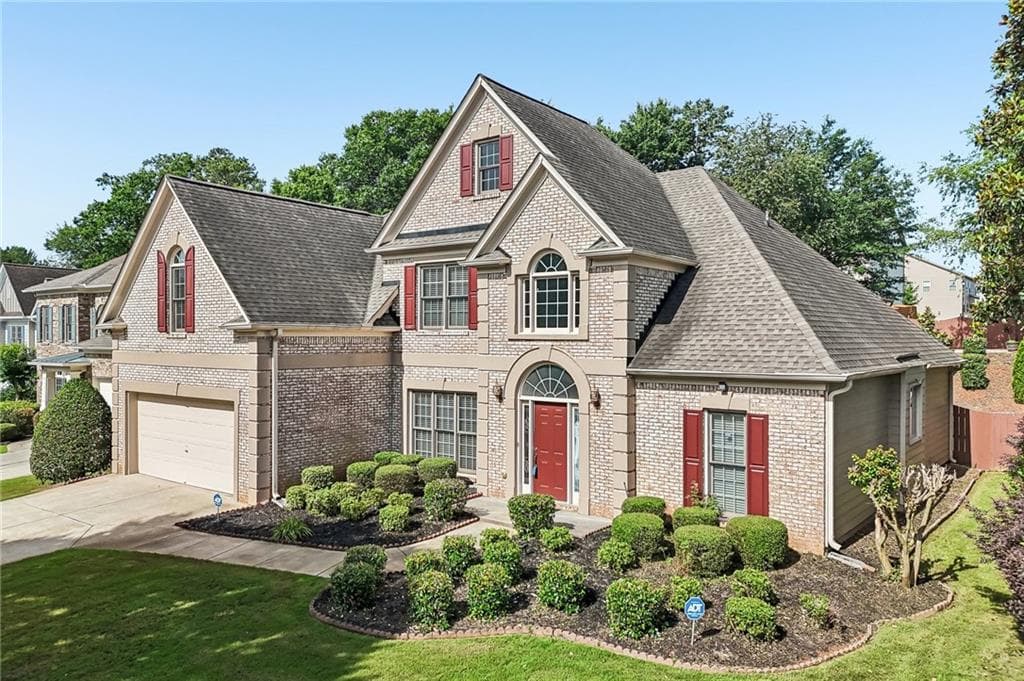 5 bedroom, 4 bathroom, 3,077 sq ft single family residence under contract at 810 Freedom Way, Cumming, GA 30040 — photo 3