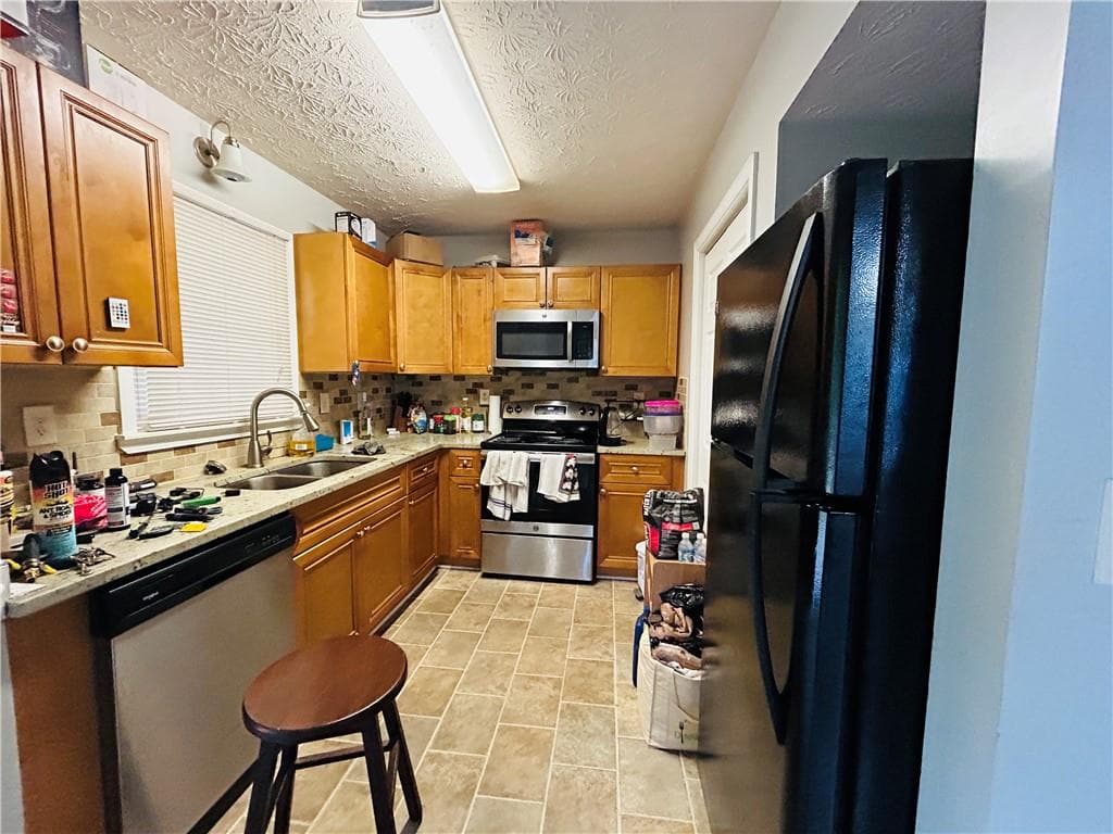 3 bedroom, 2 bathroom, 1,160 sq ft townhouse under contract at 1140 Forest Villa Drive, Conyers, GA 30012 — photo 4