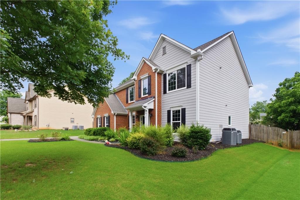 4 bedroom, 3 bathroom, 2,620 sq ft single family residence under contract at 1060 Forest Creek Drive, Canton, GA 30115 — photo 8