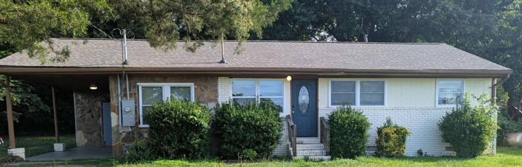 3 bedroom, 1 bathroom, 1,188 sq ft single family residence for sale at 53 Lincoln Road, Mcdonough, GA 30253