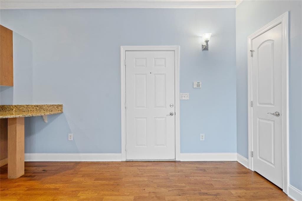 2 bedroom, 2 bathroom, 827 sq ft condominium for sale at 140 Alden Avenue 201, Atlanta, GA 30309 — photo 2